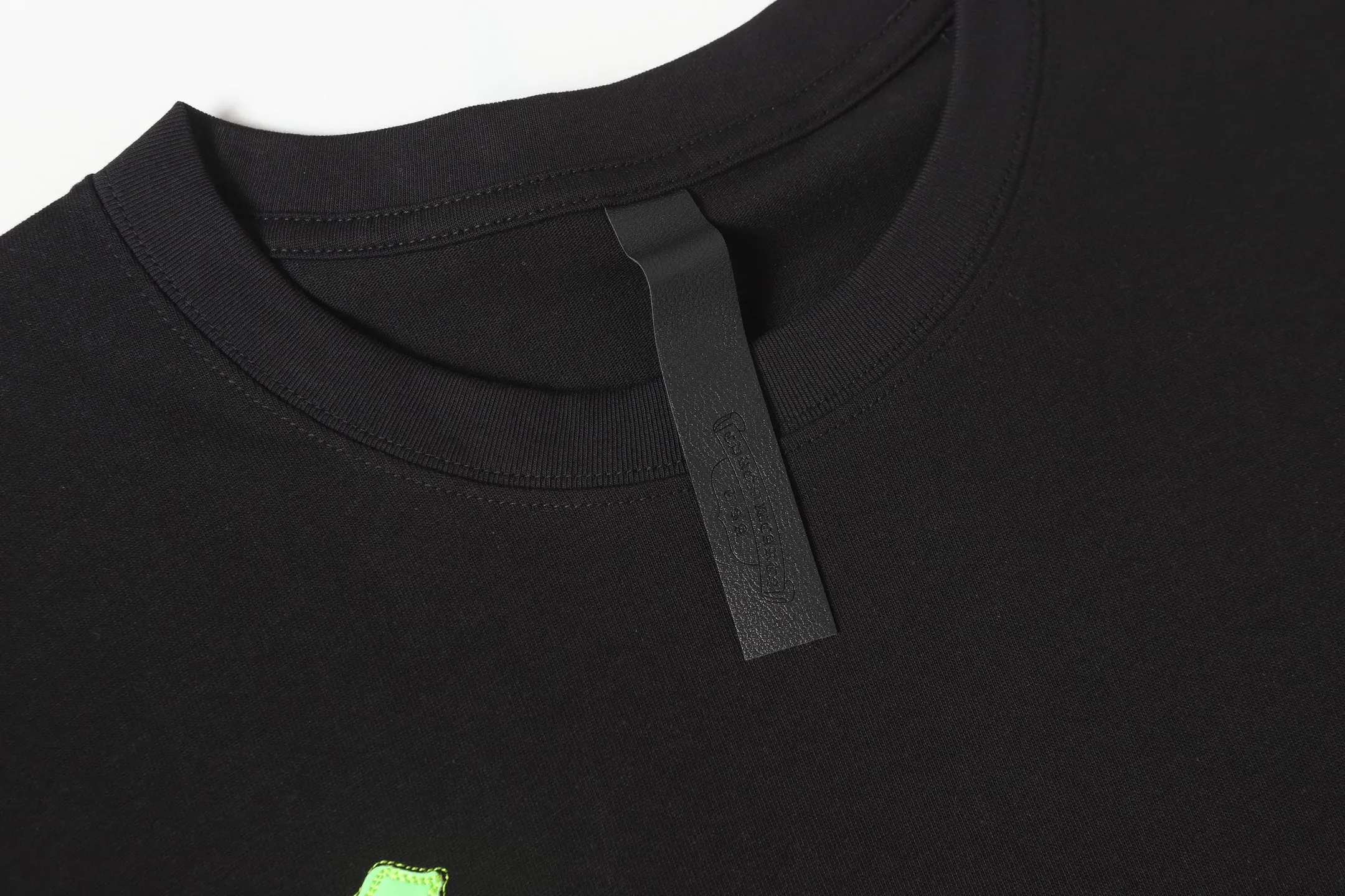 P170 Chrome Hearts CH Chrome Hearts leather cross short-sleeved T-shirt Uses direct injection imported machine printing Hardware and accessories are all milled and customized Correctly configured Black 2025 Chrome Hearts authentic packaging 280 grams of custom-dyed double-yarn cotton Large version Loose and stylish Different from lower versions The slim and long version The upper body pulls the hips 100% commitment: top quality Do not make fast food The highest version on the market Top quality - different from the ordinary versions in the market If you care about quality You must also respect the price. Absolutely zero after-sales service. The return rate so far is 0. It’s hard not to love the style. - 280g double yarn cotton custom-dyed fabric. - Correct high-density main mark. Washed tag. Hand-sewn.